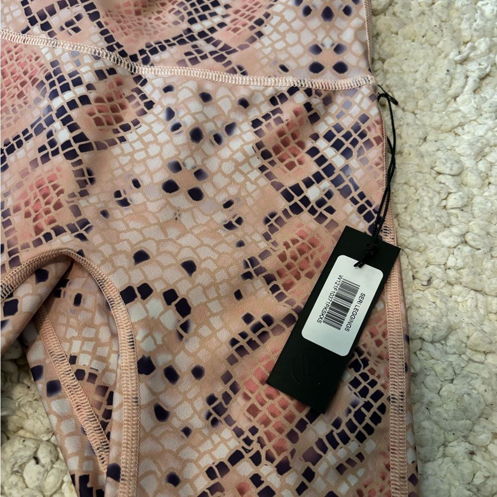 Savvi Lifestyle Co. Women’s Seri Snakeskin Print Leggings NWT XS Pink Purple - Picture 4 of 5